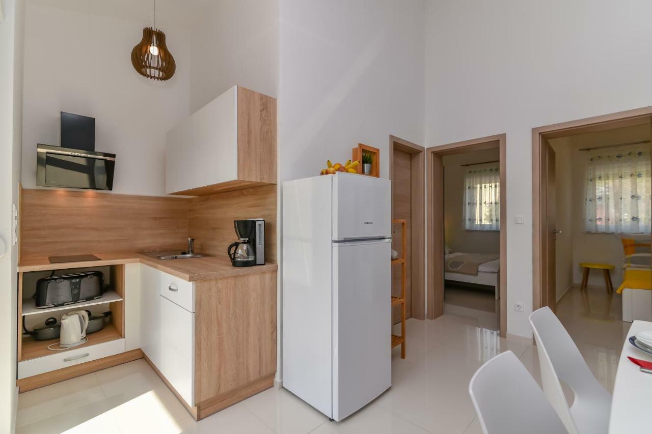 Denis Apartment Vir Exterior photo