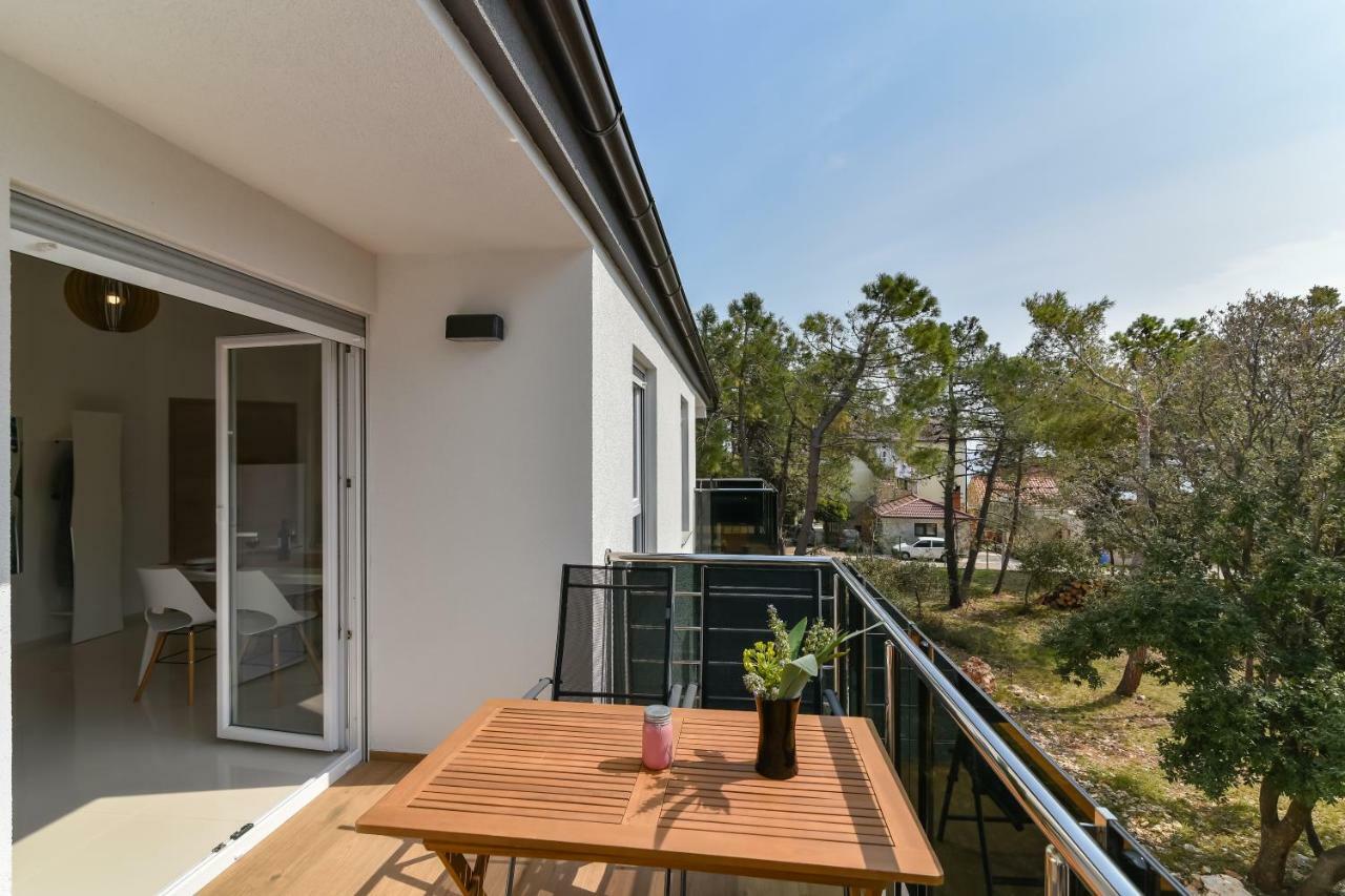 Denis Apartment Vir Exterior photo