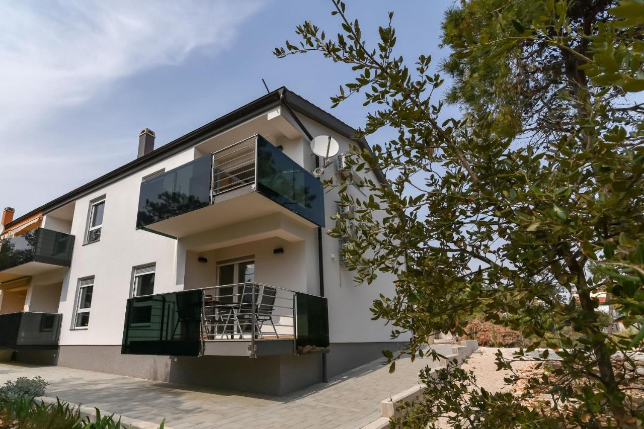 Denis Apartment Vir Exterior photo